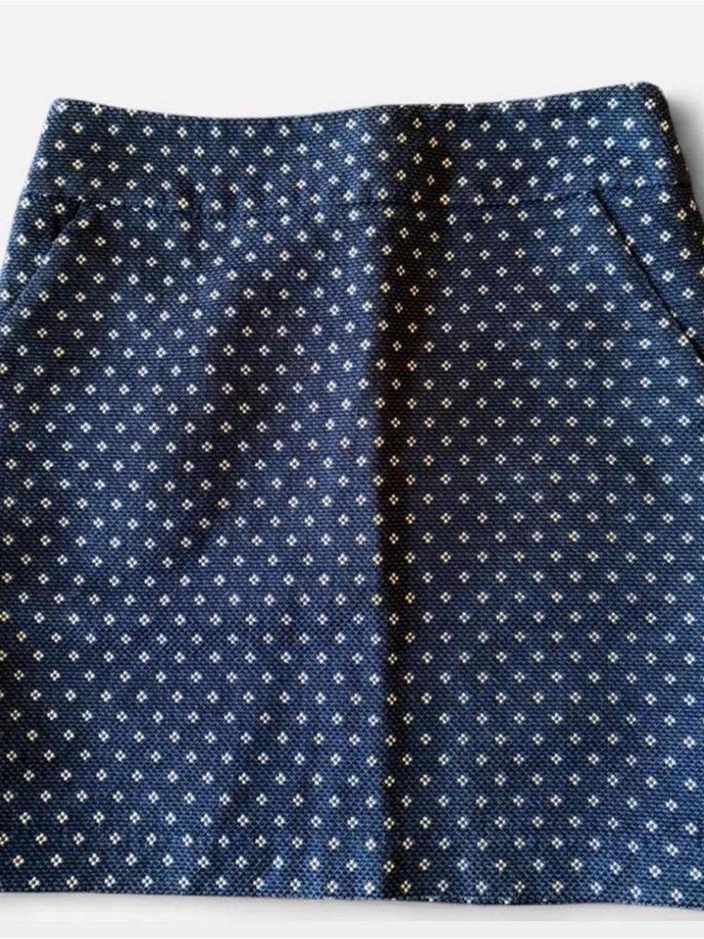 Ann Taylor navy blue skirt with white small polka dots. 8P